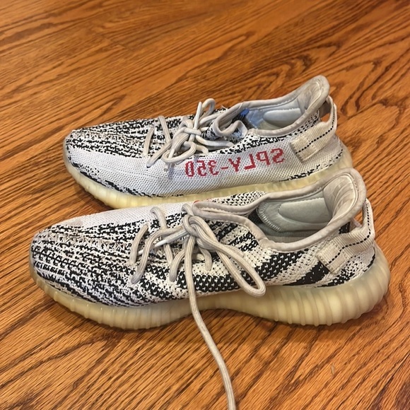 Yeezy Boost 350 Sneakers Size 6.5 - Picture 3 of 7